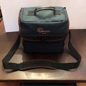 - Video Camera Case. Lowe Pro.